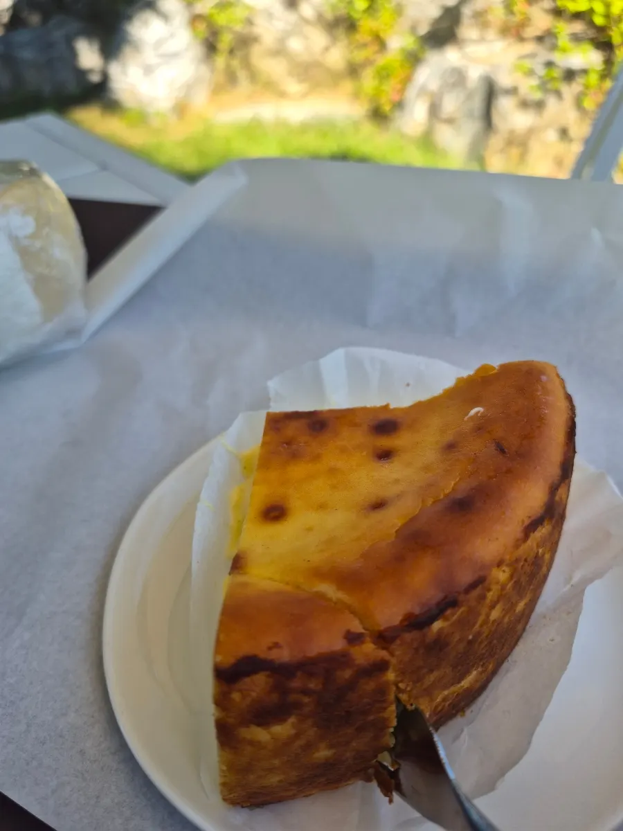 요거트크림치즈가 든 과일 모찌 산도