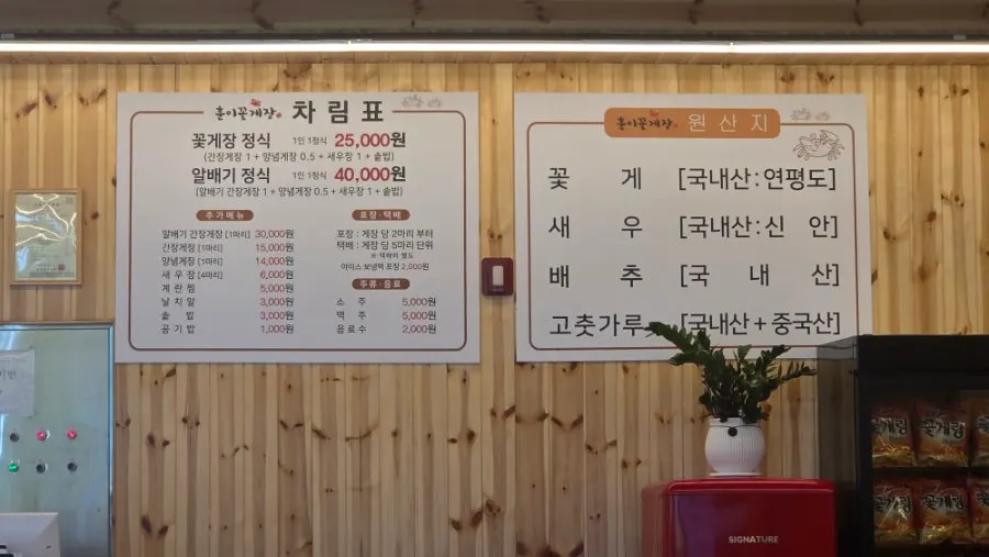 일회용 앞치마와 후식 커피 코너