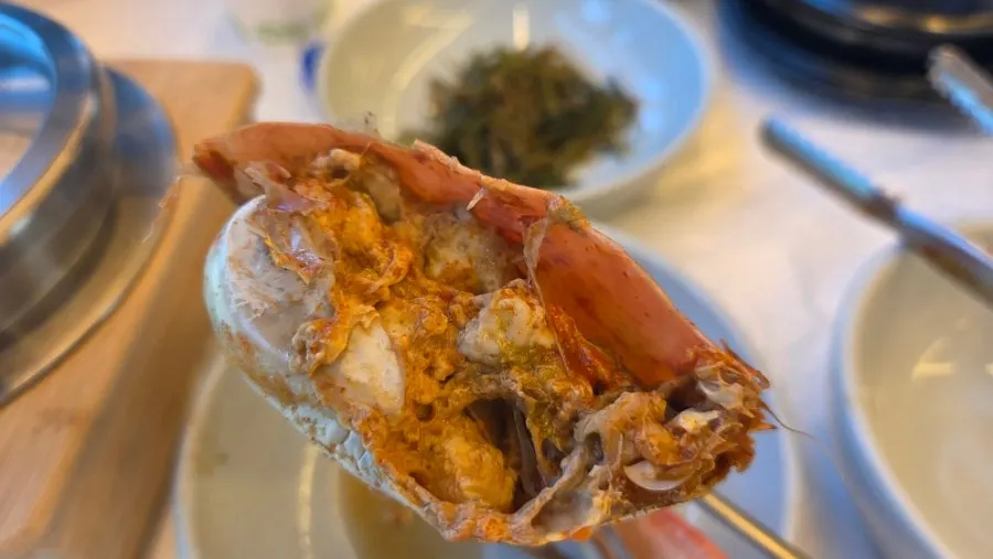 살이 가득 찬 꽃게 껍질 속살