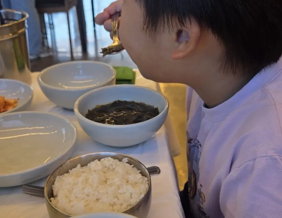 미취학 아동용 아기밥과 미역국, 김 구성