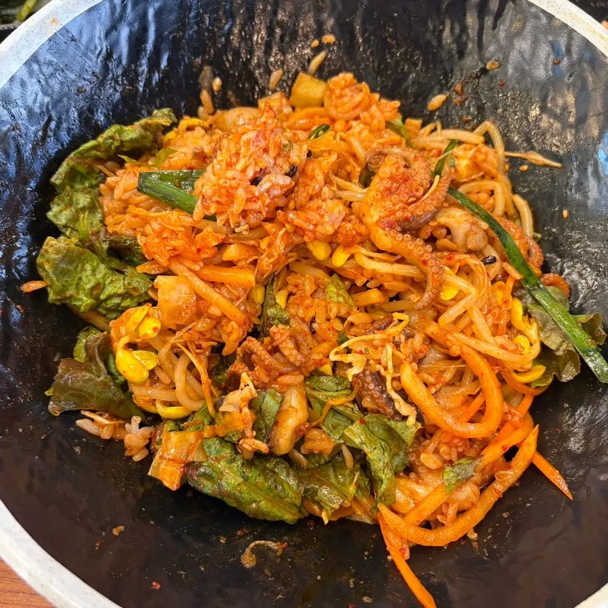 Rice bowl topped with vegetables and octopus