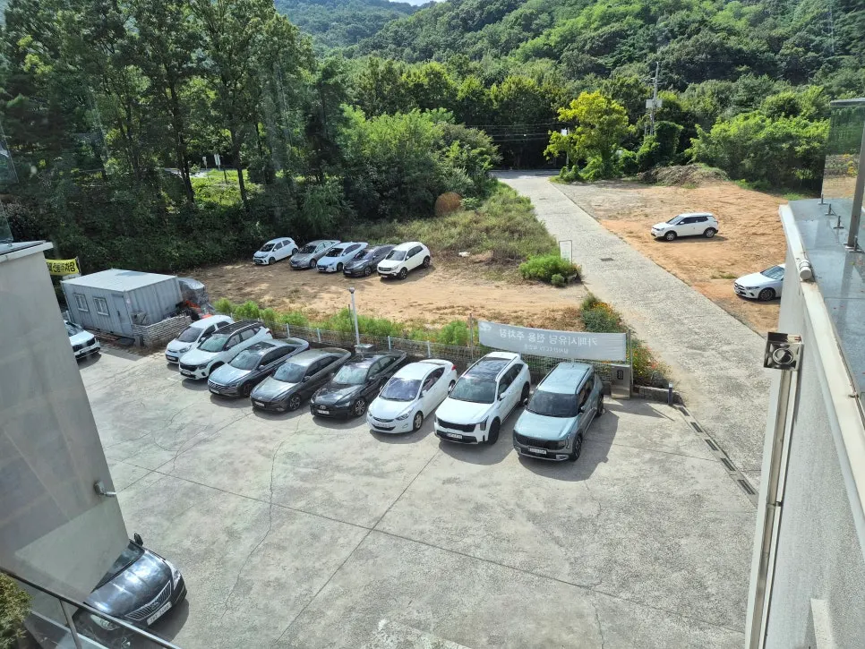 Private parking lot in front of Siyudang