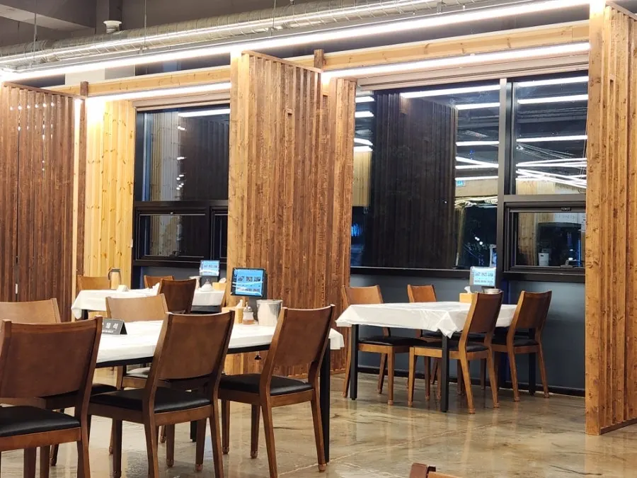 Interior near the window seats at Huni Gejang