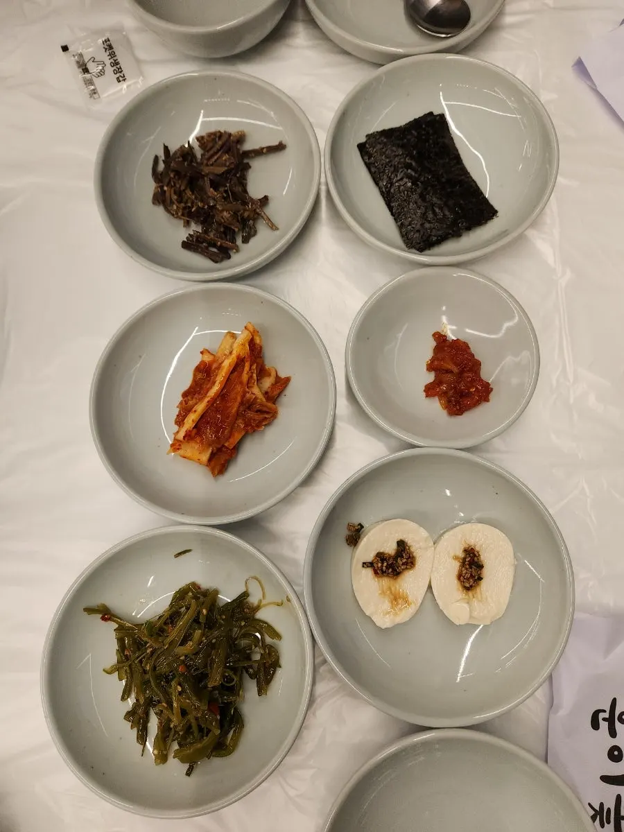 Basic table setting and side dishes at Huni Gejang