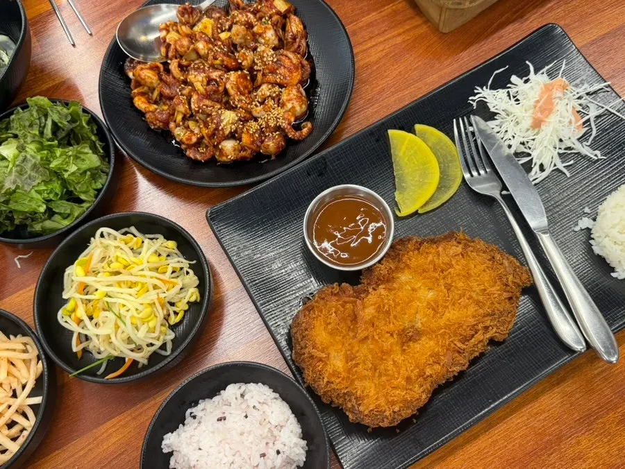 Jjukkumi stir-fry table setting at Bulnaneun Jjukkumi Yuryang Branch in Cheonan