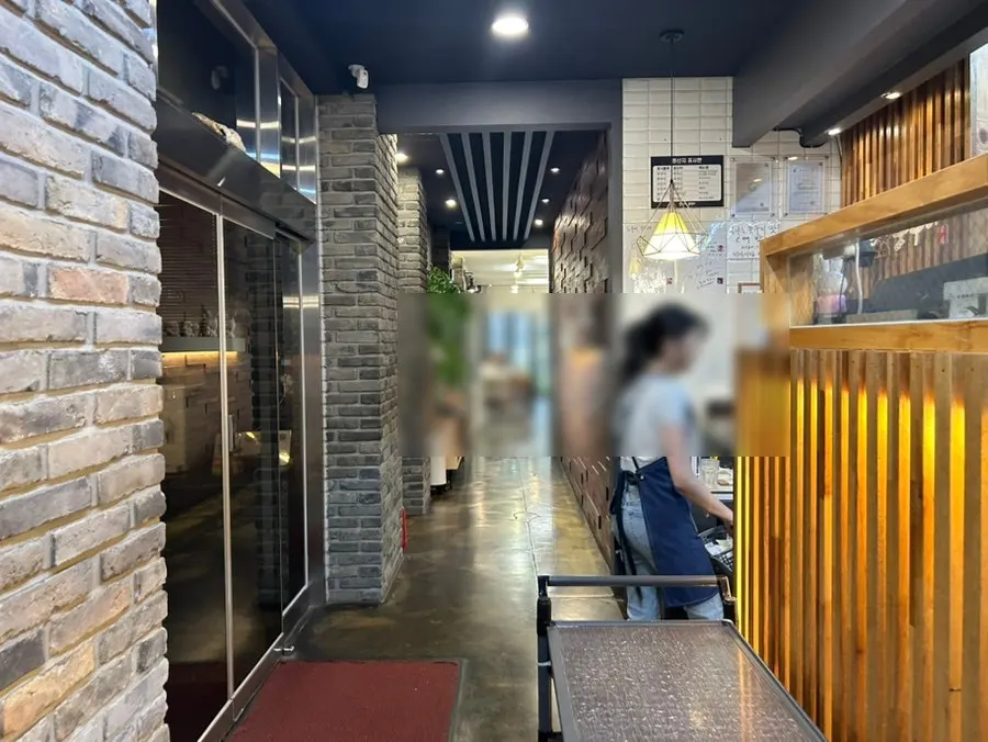 Banner del local con el mensaje de 'un plato inolvidable'