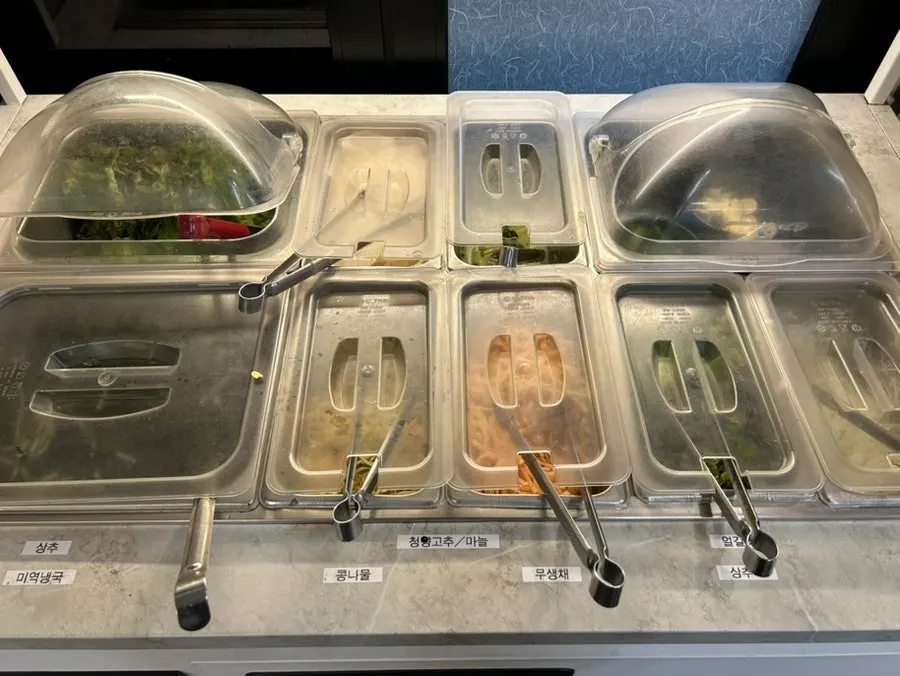 Esquina self-service para recargar banchan