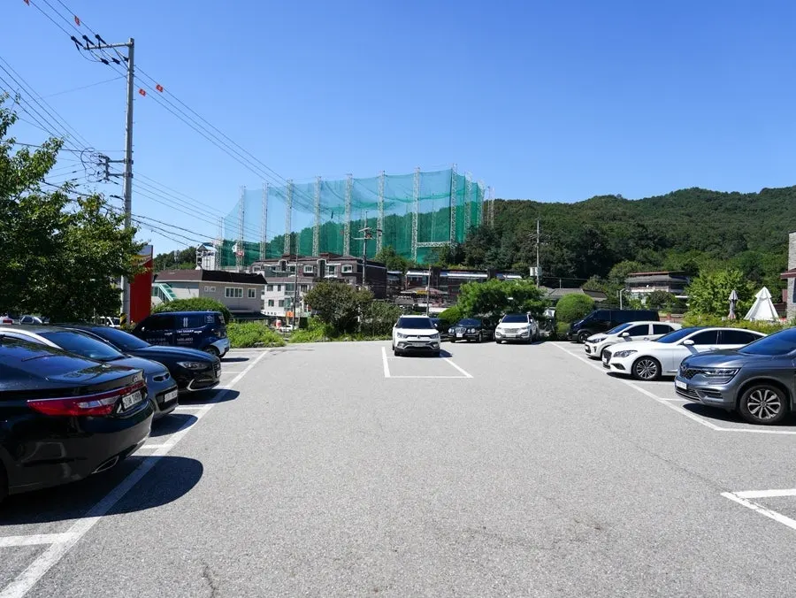 가게 앞 넓은 무료 주차장