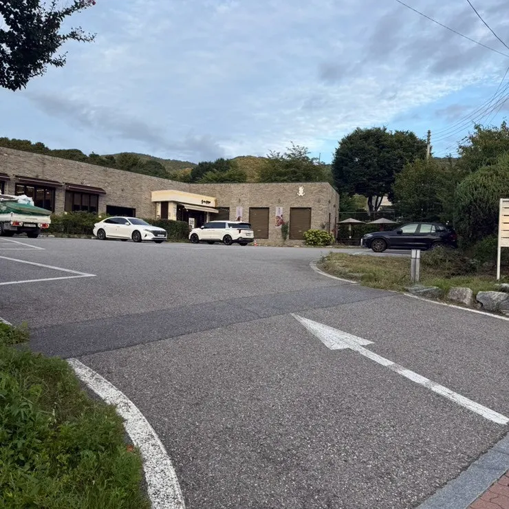 Parking lot entrance at Bulnaneun Jjukkumi Yuryang branch