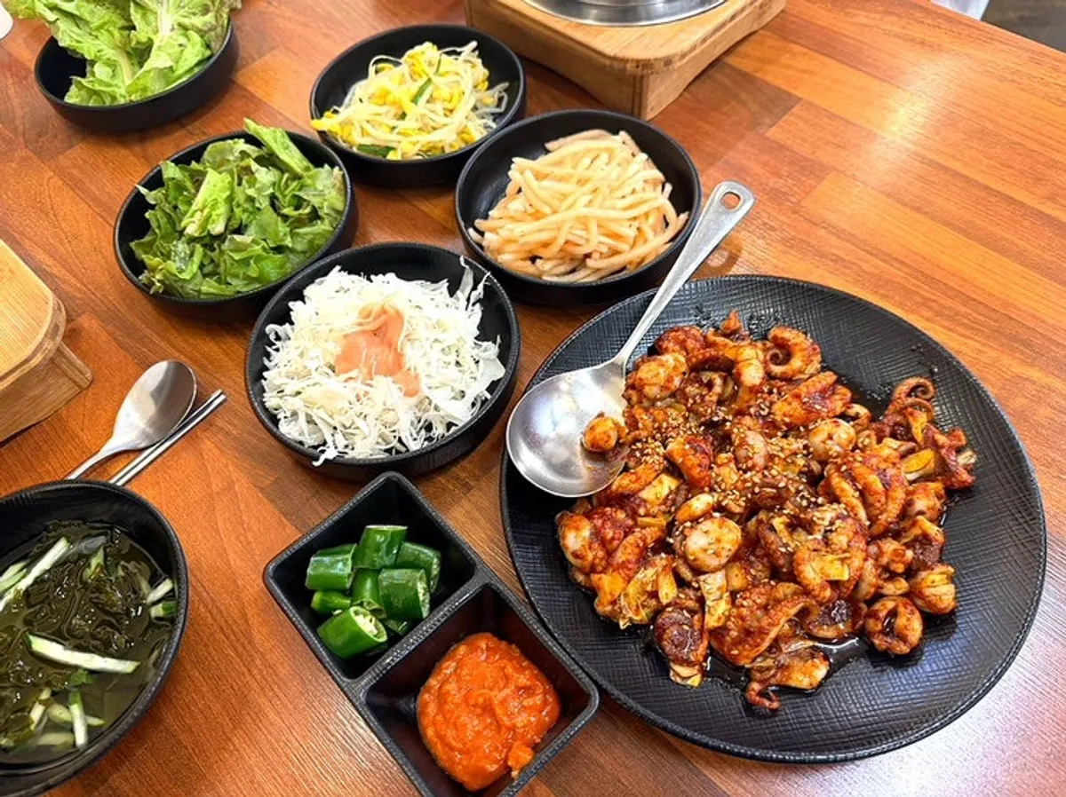 A plate of smoky char-flavored jjukkumi stir-fry