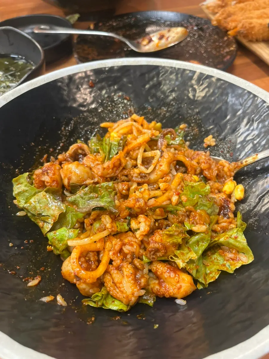 Jjukkumi salteado ahumado en picante suave