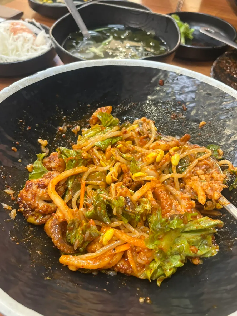 Comida de bibimbap de jjukkumi