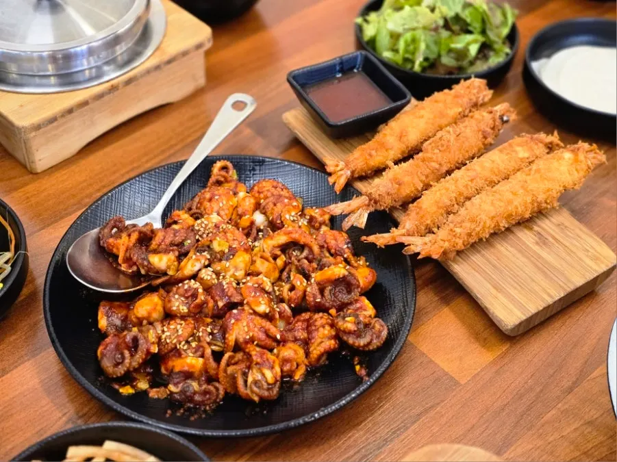 Served octopus stir-fry and hotpot rice