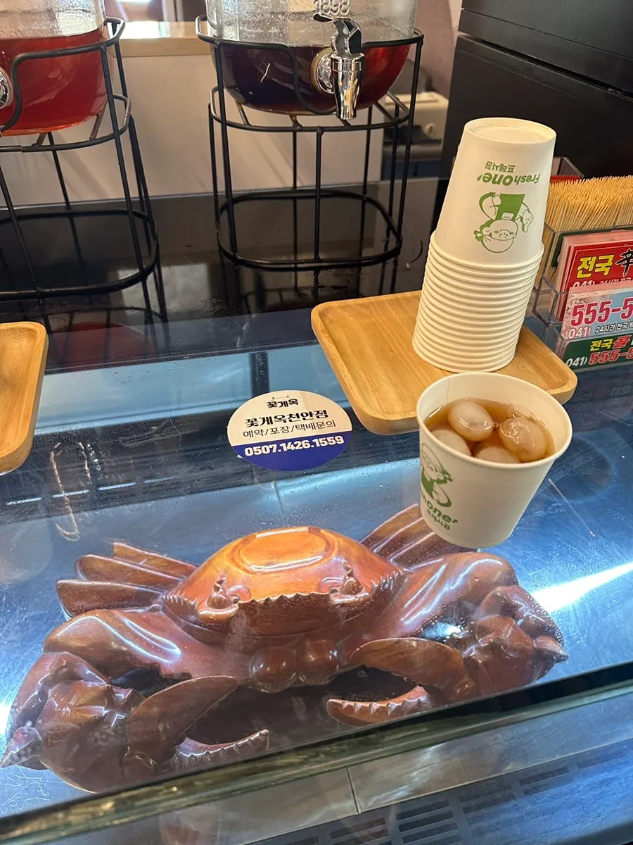 얼음까지 준비된 셀프 후식 코너