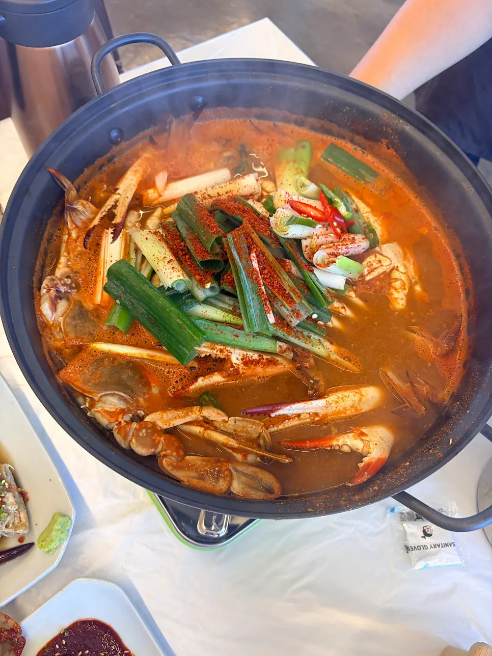Crab soup hot pot arriving at the table