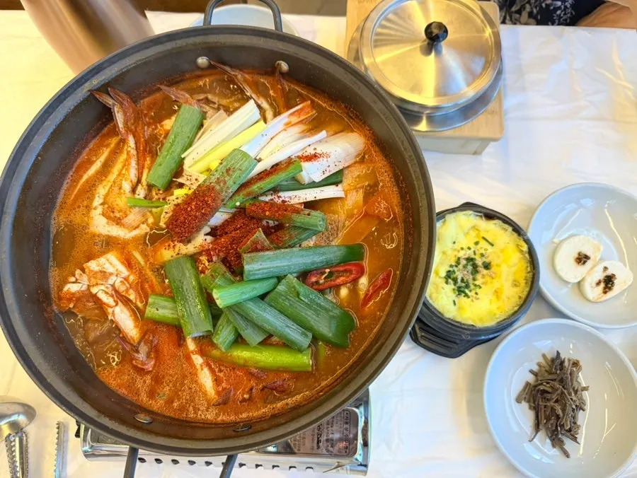 꽃게탕 계란찜 솥밥 조합