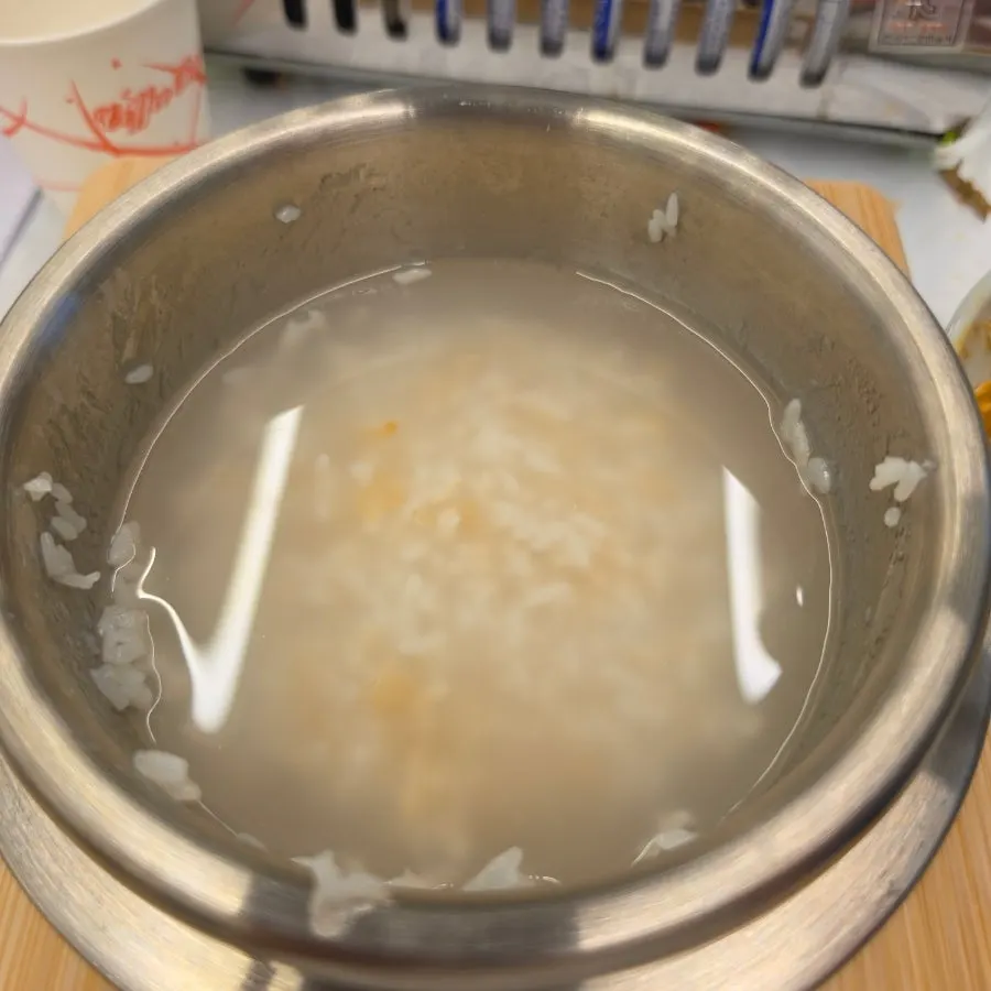 Crab soup broth with plenty of radish