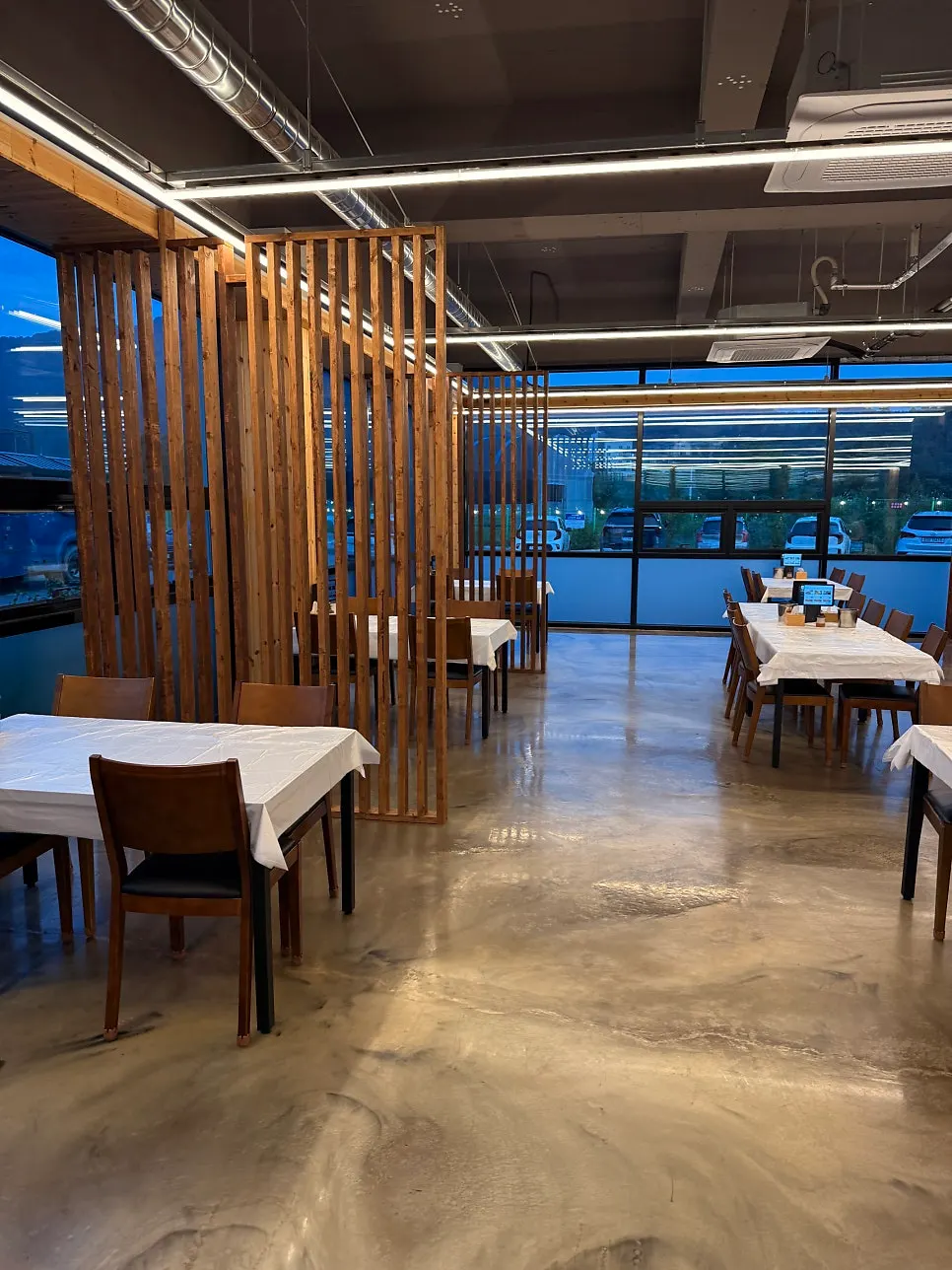 A table at Huni Gejang covered in white plastic