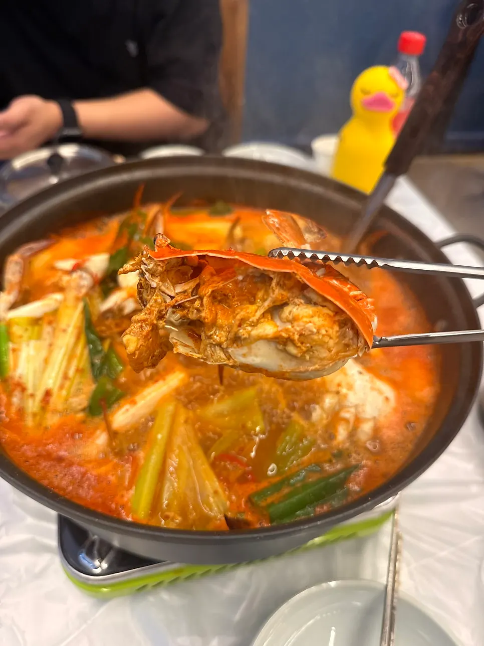 The red crab soup broth boiling vigorously