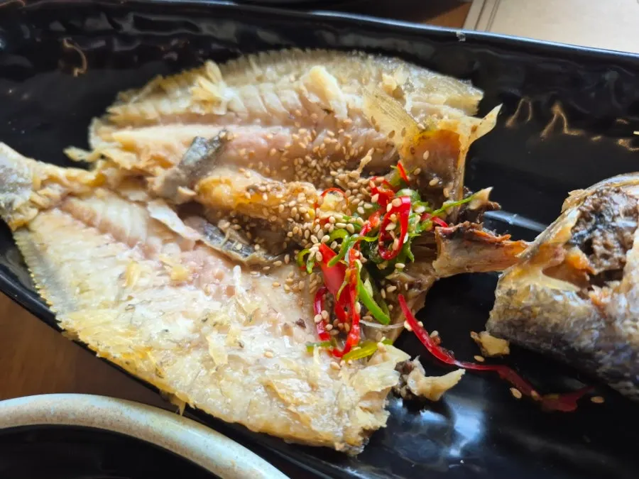 꽃게옥 양념게장 접시 클로즈업