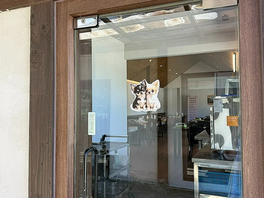 Inside Kkotgeok's pet-friendly annex
