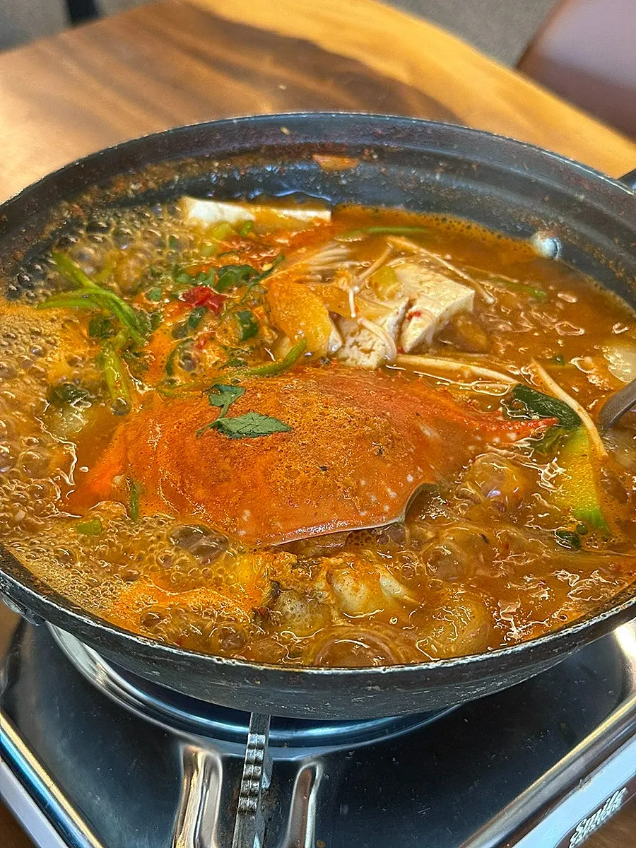 Yeonpyeong crab stew with large crabs
