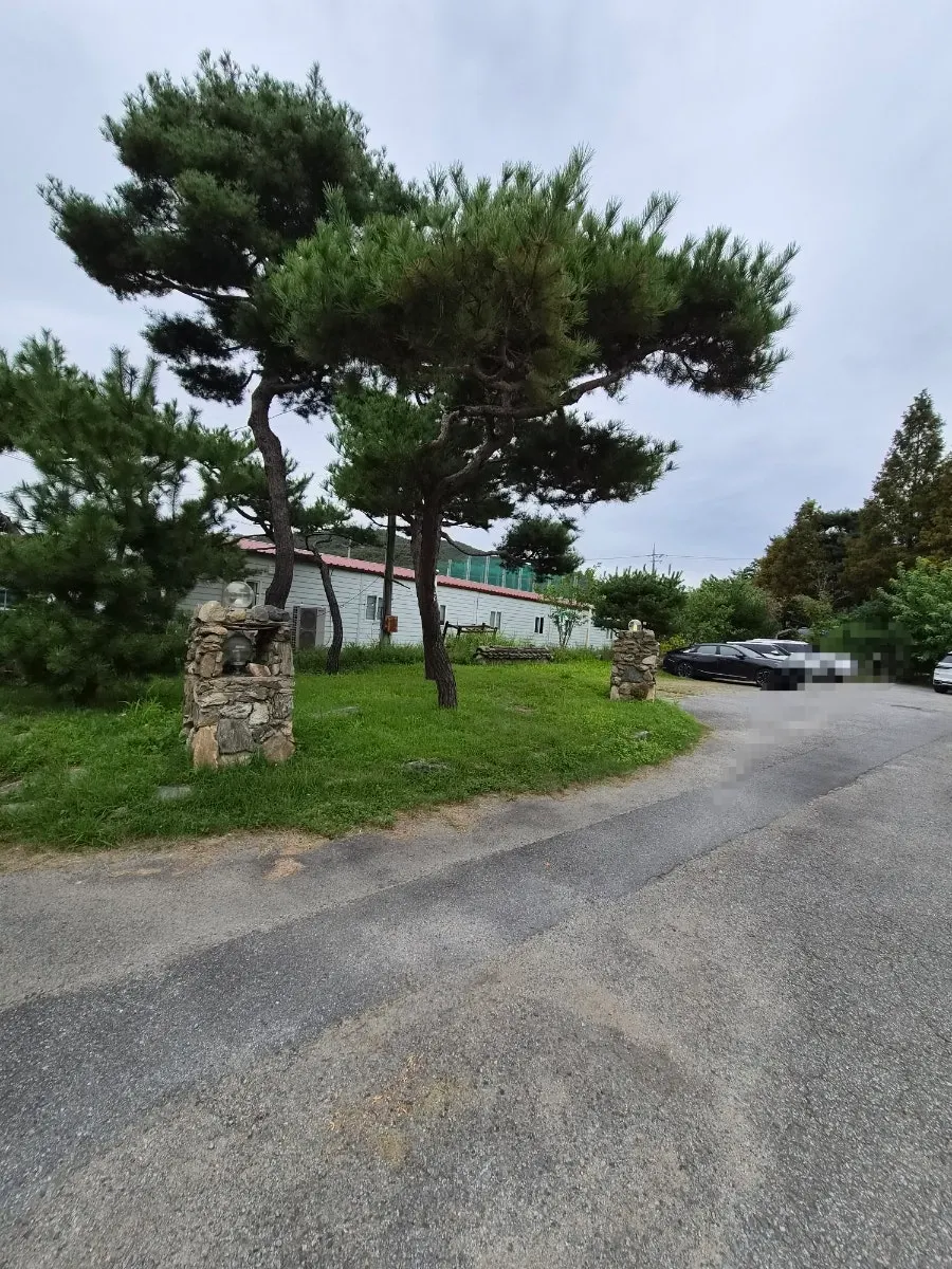 Exterior of Kkotgeok Cheonan Yuryang-dong Branch with tiled roof