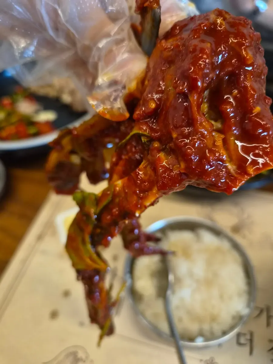 A plate of Kkotgeok's spicy marinated crab