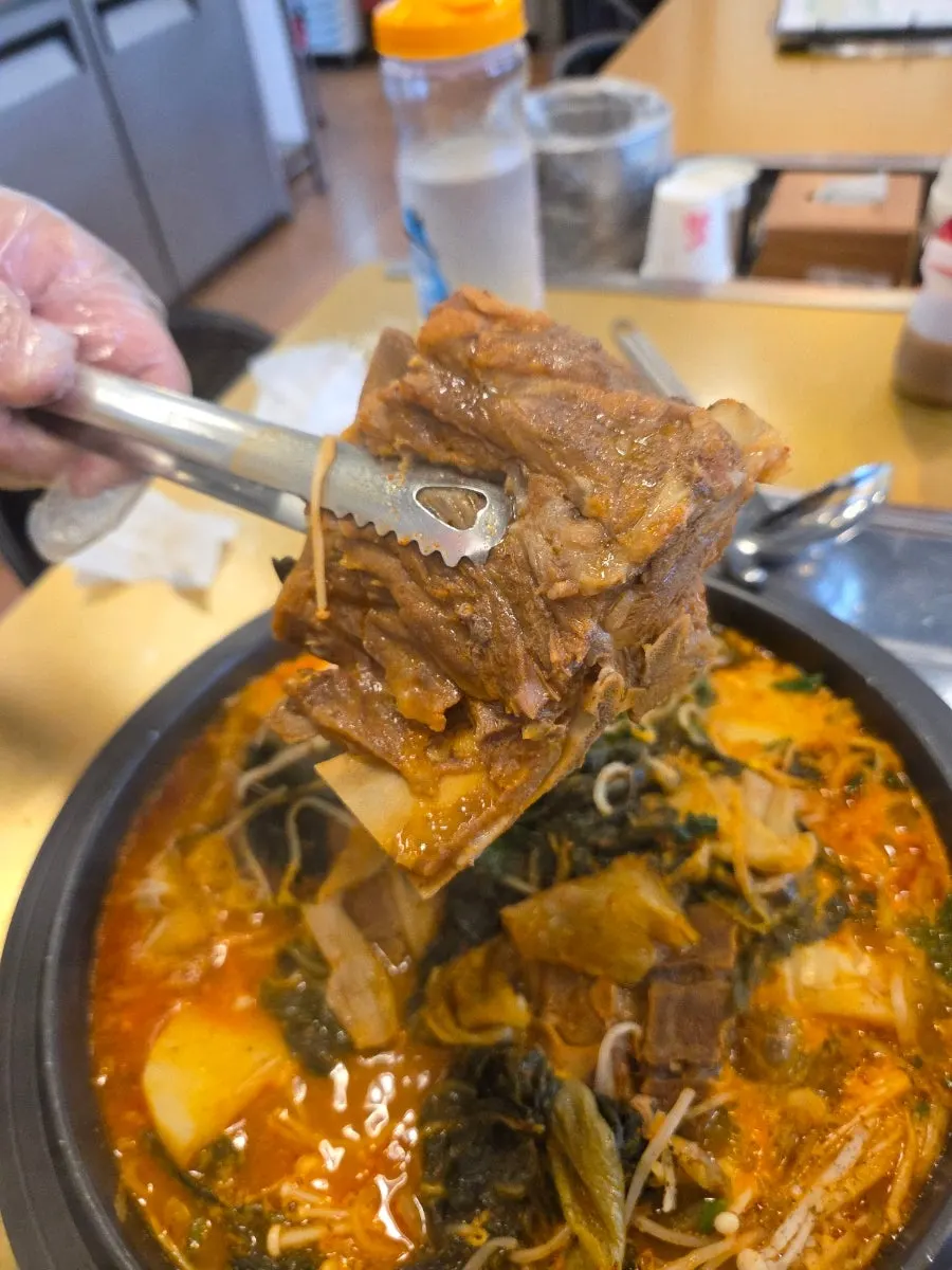 살코기 많이 붙은 감자탕 뼈