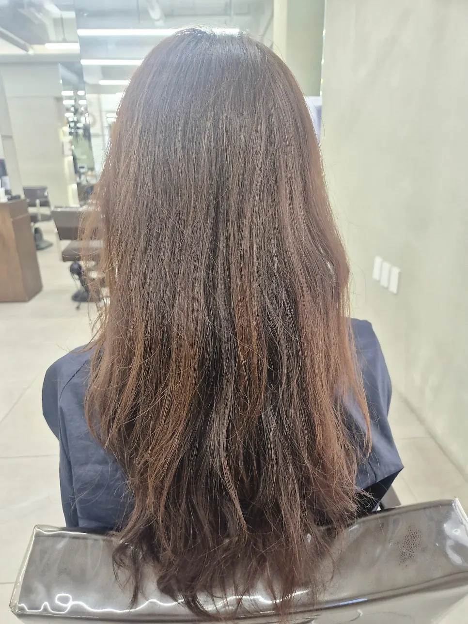 Consultation on hair condition before ash brown dye