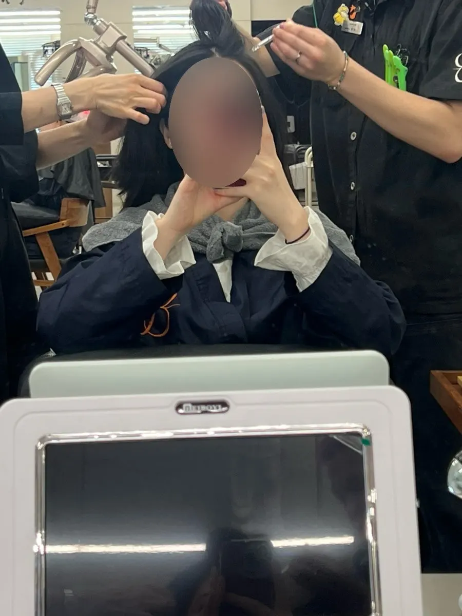 Machine spraying tonic across the whole scalp