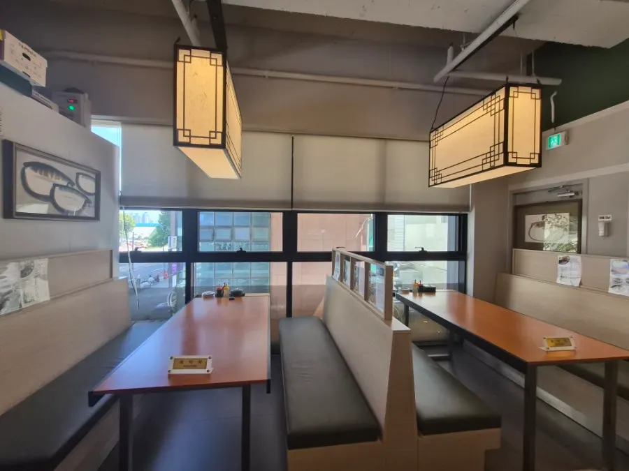Spacious, clean seating inside Bogi-o Boguk