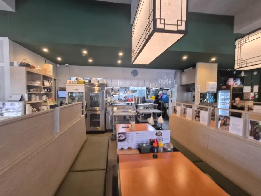 Tables and dining hall atmosphere at Bogi-o Boguk