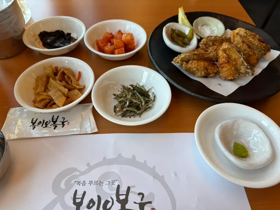 밀복지리와 복가라아게를 함께 놓은 식사 구성