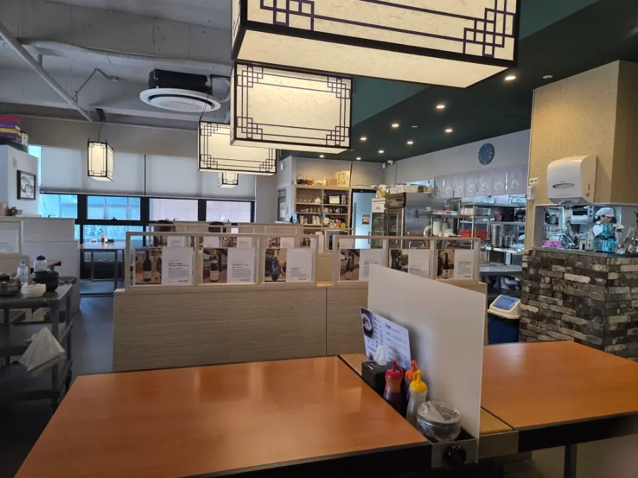 Dining hall at Bogi-o Boguk with generous table spacing