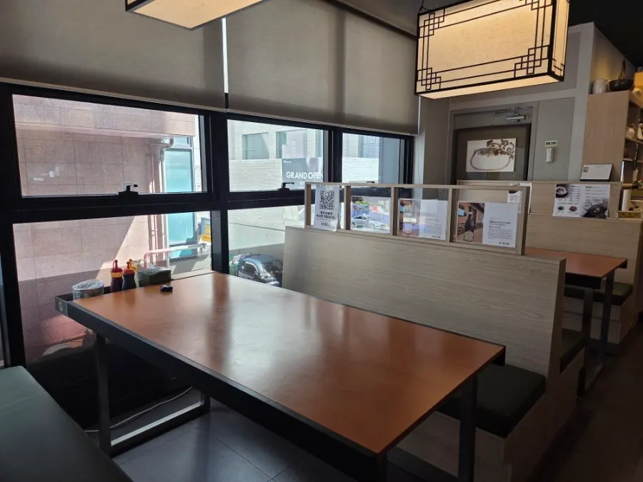 Seating and interior atmosphere at Bogi-o Boguk