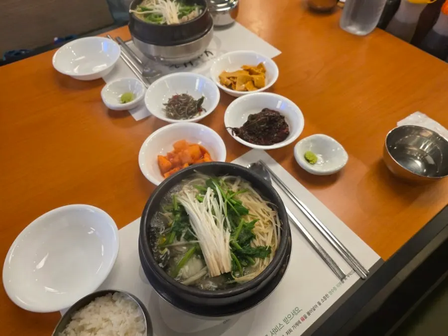 Pufferfish jiri-tang served bubbling in an earthenware pot