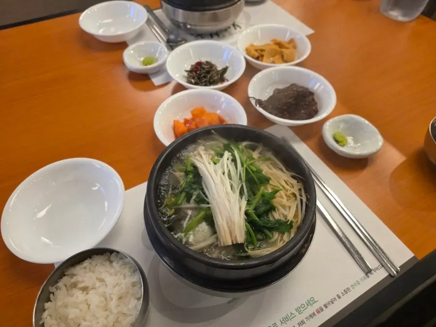 Table set for three with clear pufferfish soup