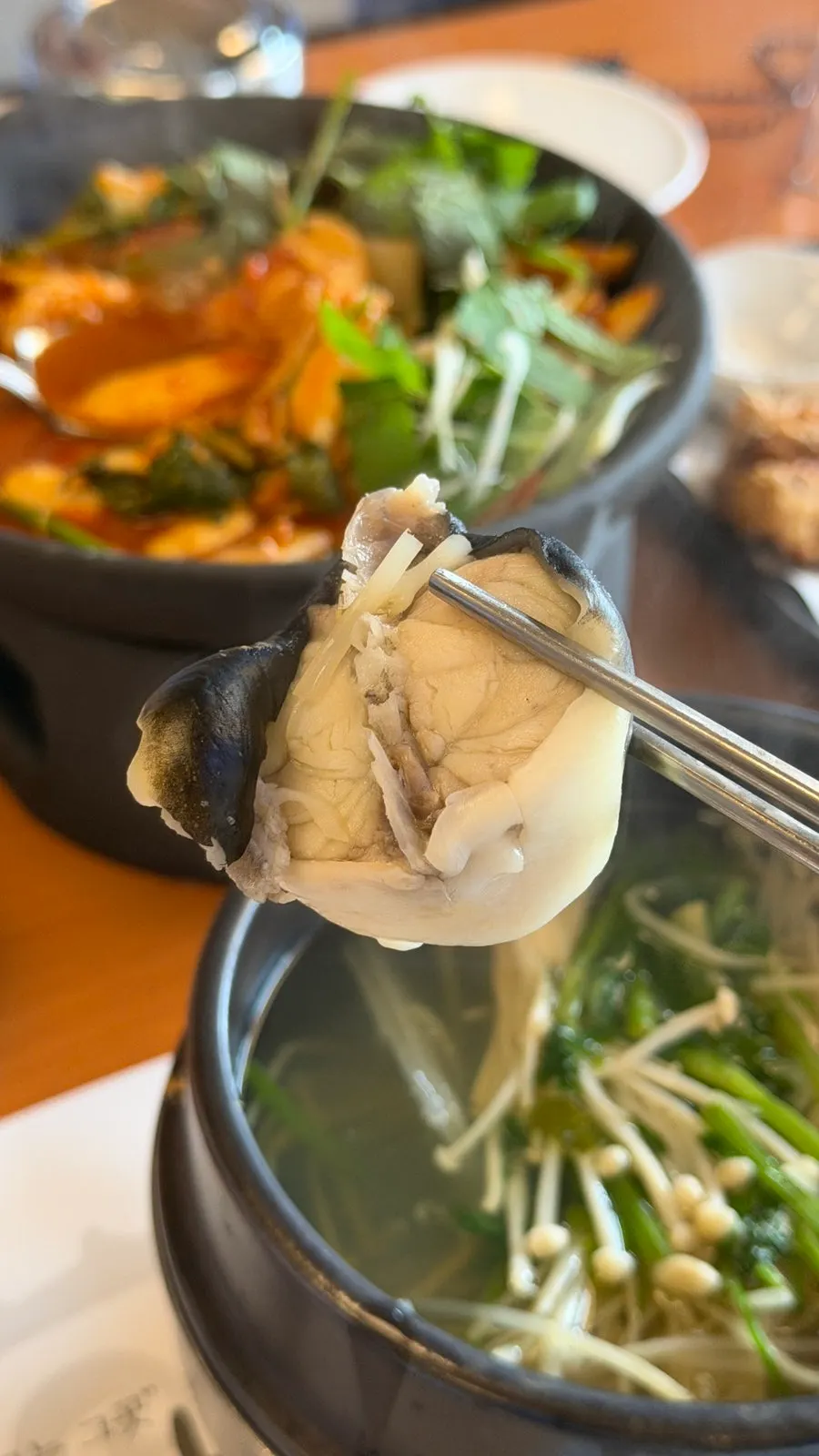 밀복국과 함께 차려진 상