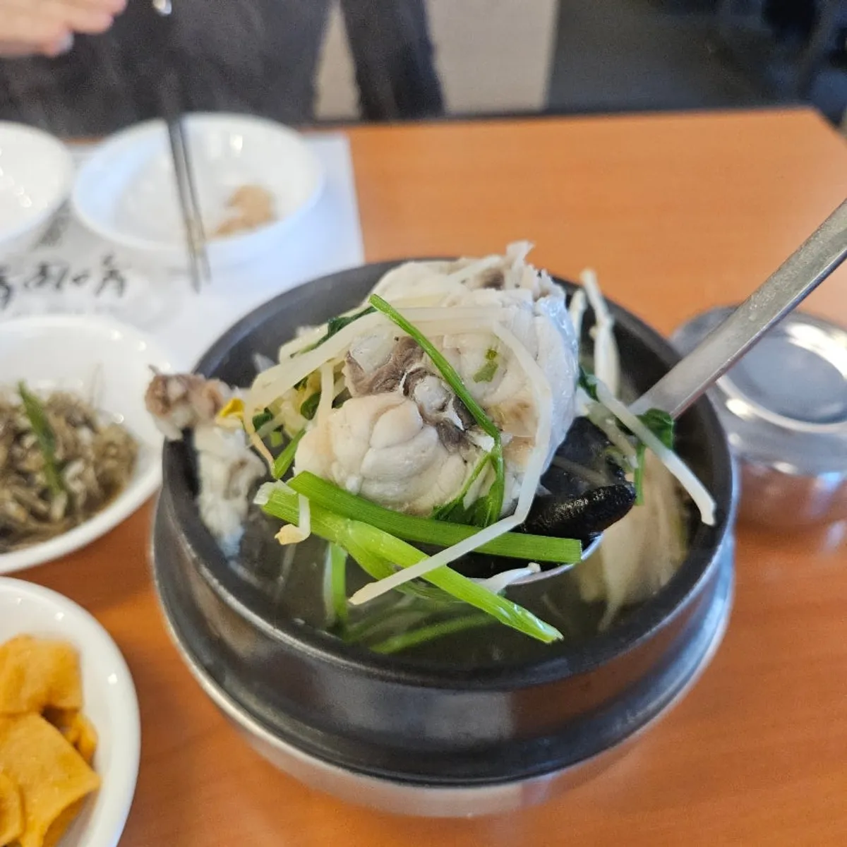 Pufferfish soup with large pieces of milbok