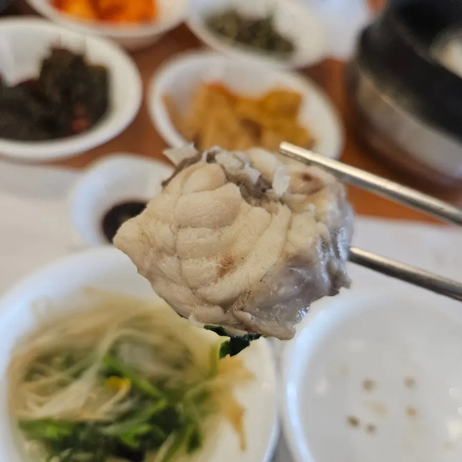 Milbok soup with thick pufferfish meat and chewy skin