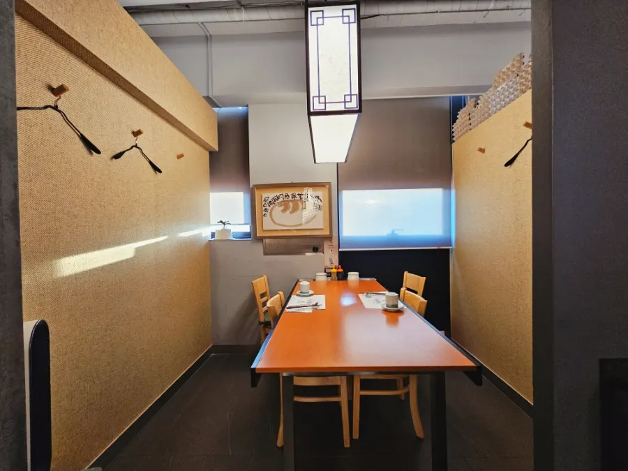 Inside Bogi-o Boguk with group diners