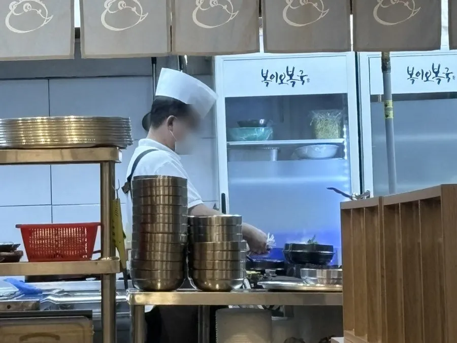 셰프가 조리하는 복이오복국 오픈주방