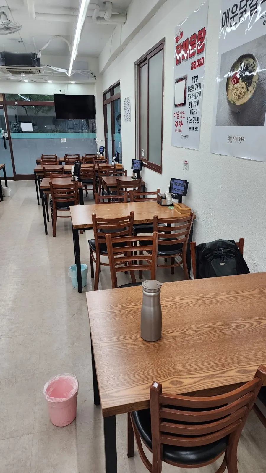 청담닭칼국수 매장 내부 좌석 배치