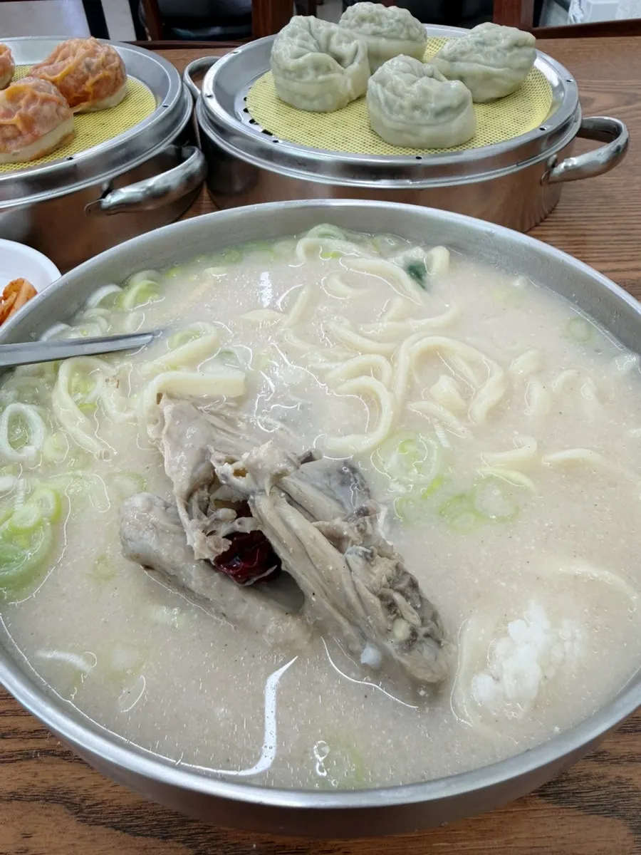 국물과 함께 떠올린 쫀득한 찹쌀밥