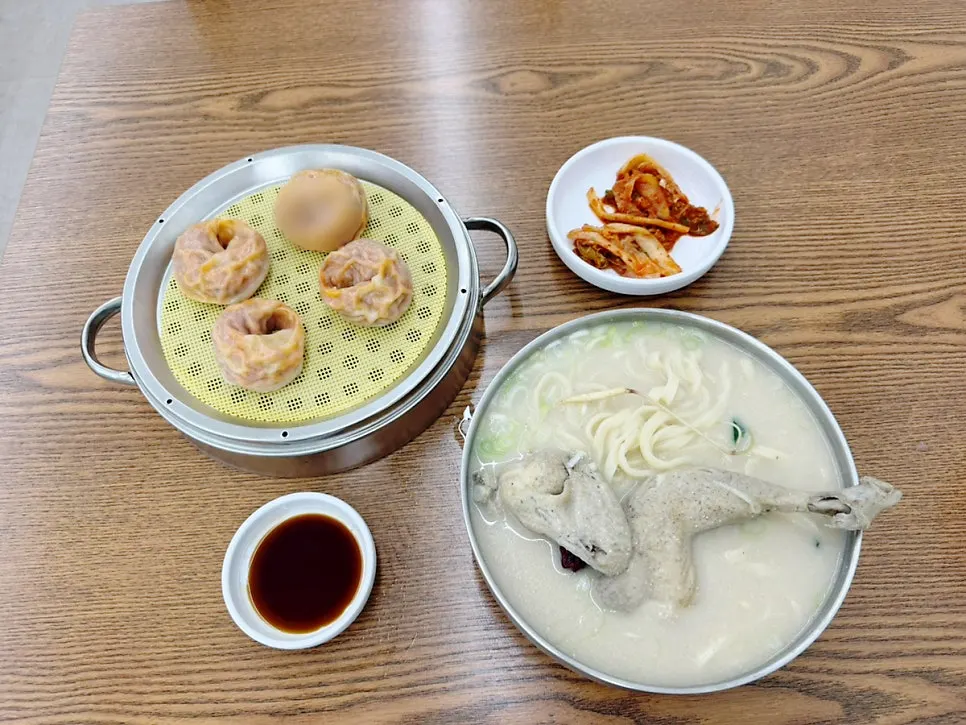 식사를 마친 청담닭칼국수 테이블