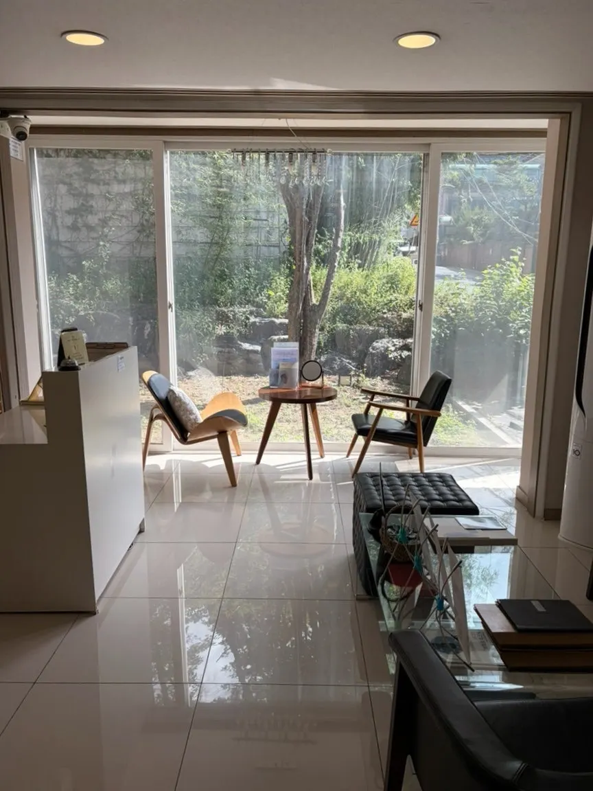 Peaceful Clermont Monde interior