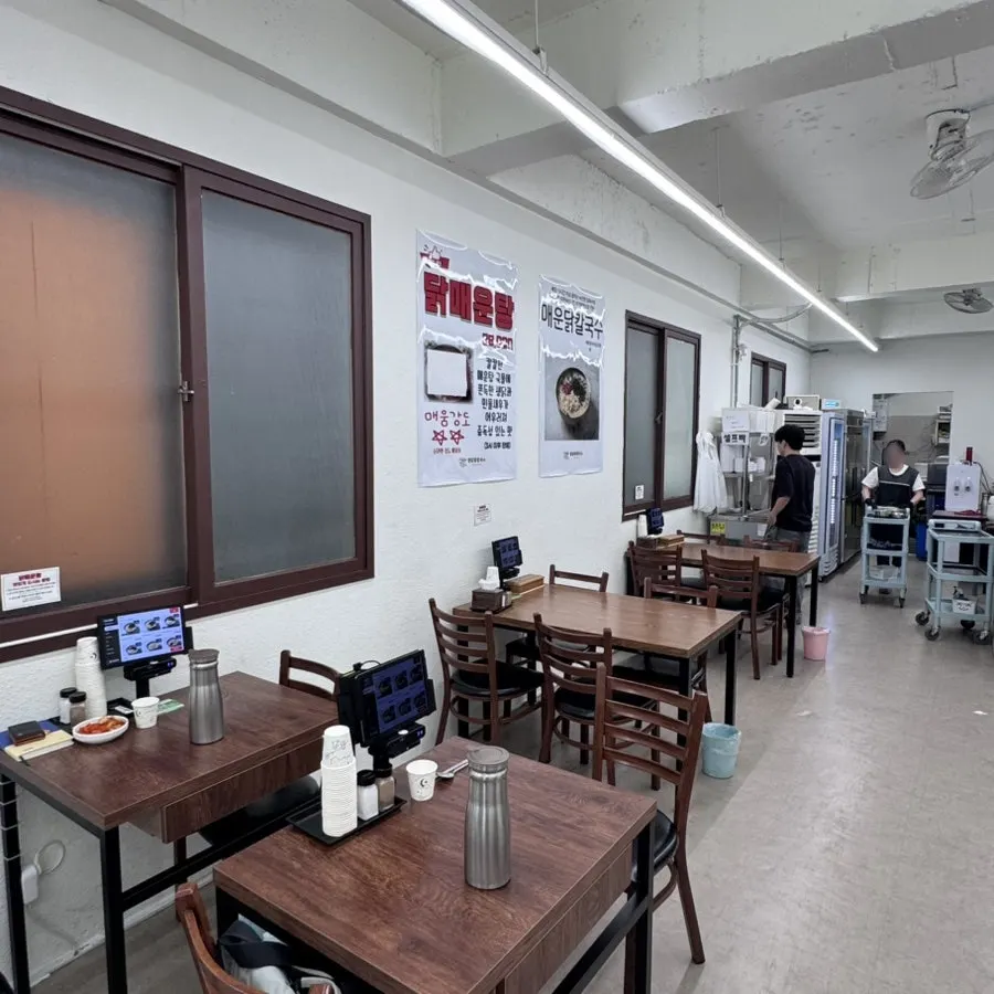 Spacious, clean interior of Cheongdam Dak Kalguksu