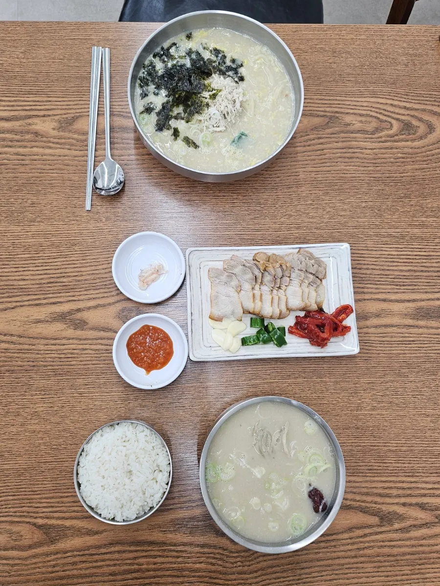 테이블에 세팅된 주문 메뉴