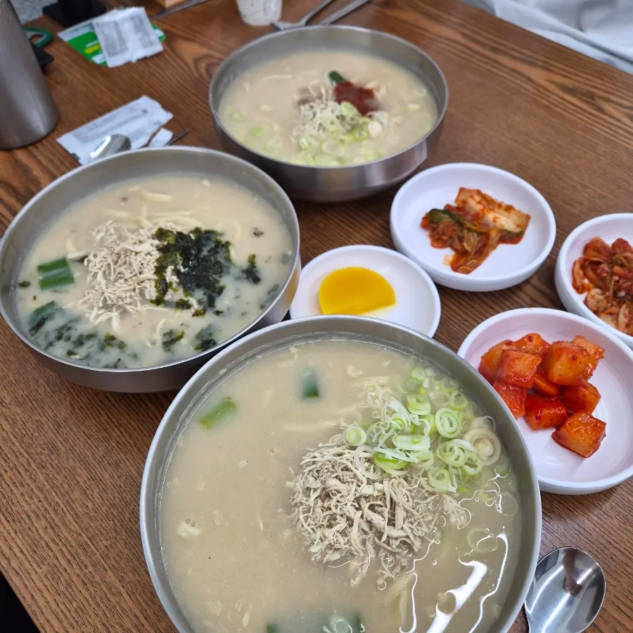 Four side dishes brought from the self-serve bar